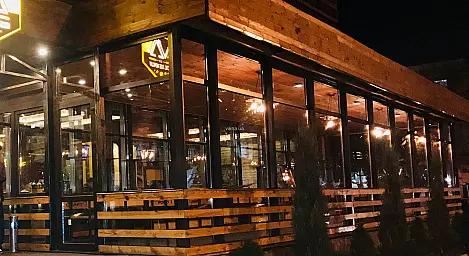 Вікна WDS кольору «дуб монтана» для веранди кафе - головне фото